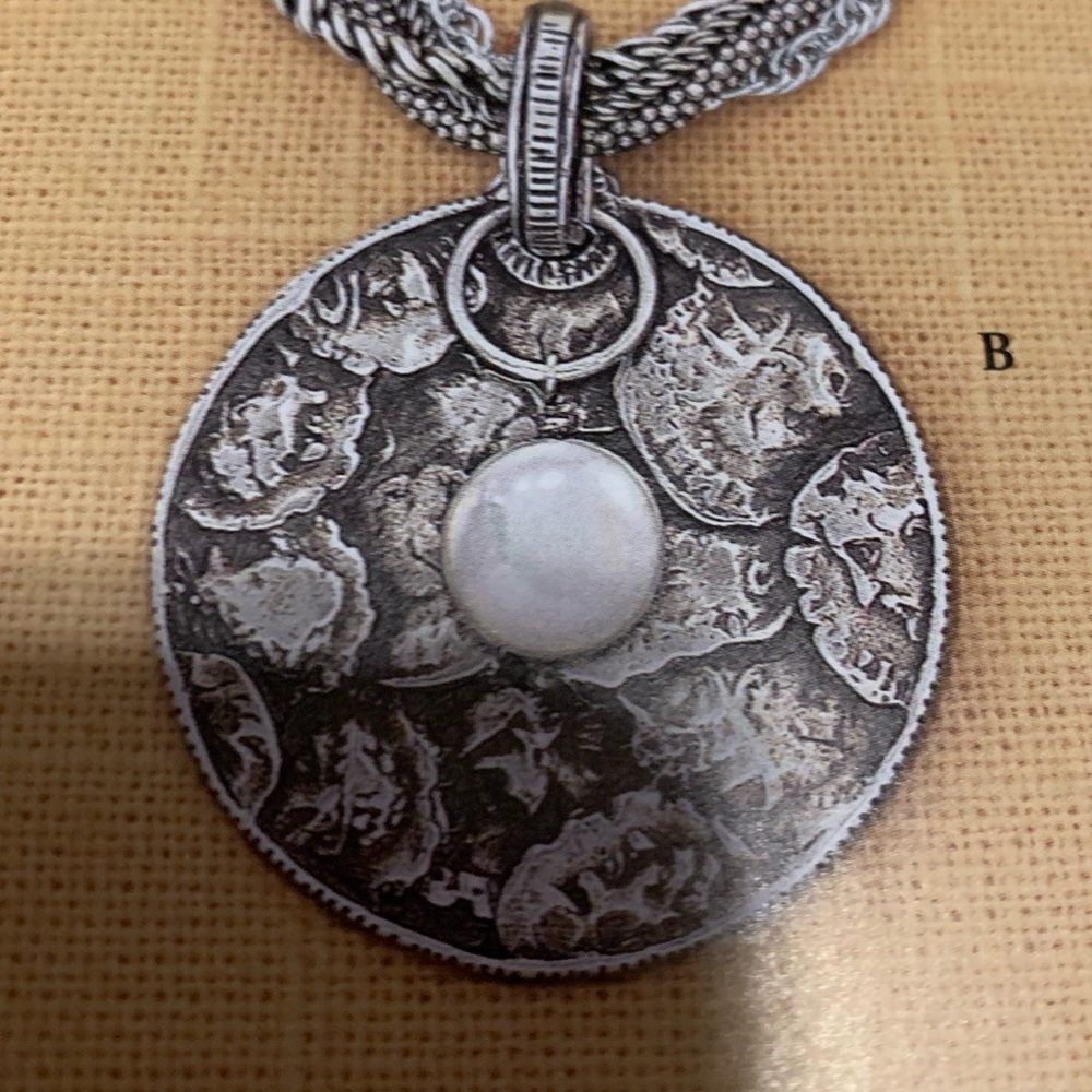 Silpada .925 sterling silver pendant. Vintage Style, Hard To Find!